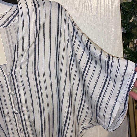 Blouse with tie in front - Picture 3 of 4